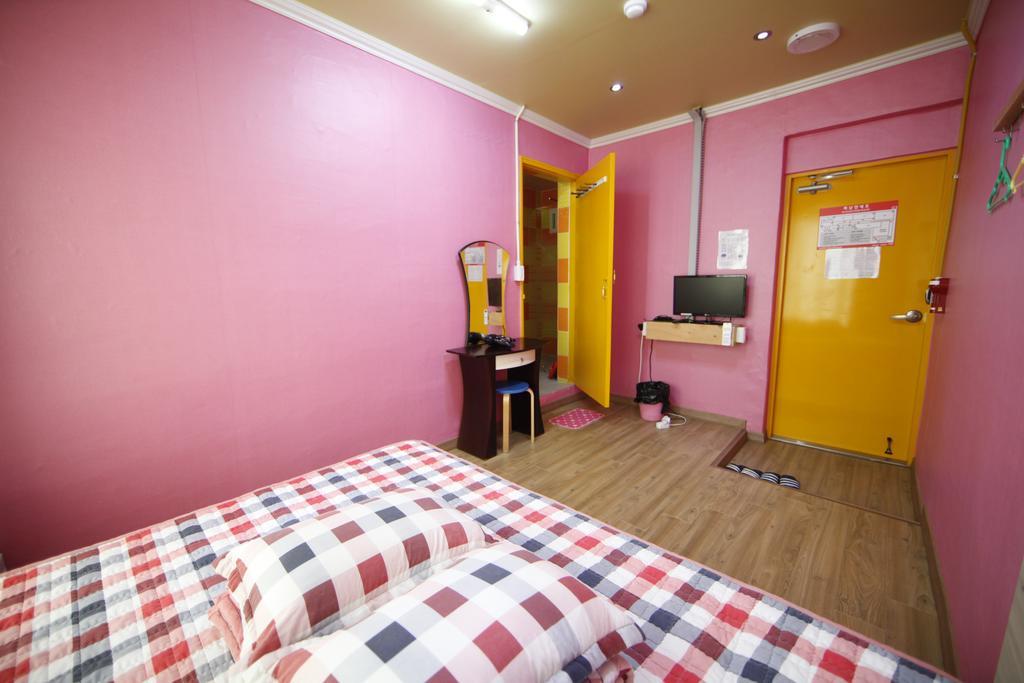 Bluefish Guesthouse ปูซาน ภายนอก รูปภาพ