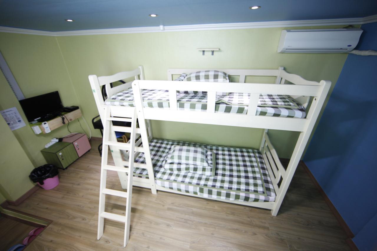 Bluefish Guesthouse ปูซาน ภายนอก รูปภาพ