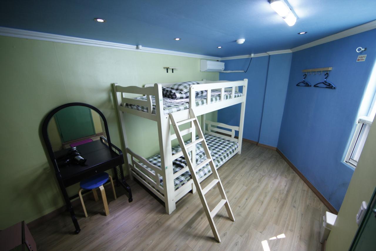 Bluefish Guesthouse ปูซาน ภายนอก รูปภาพ